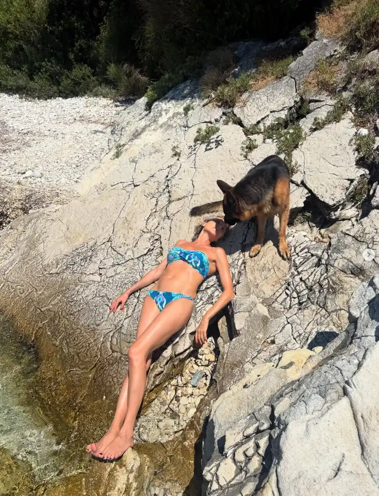Койна Русева се съблече гола, показа си дупето Снимки 18+