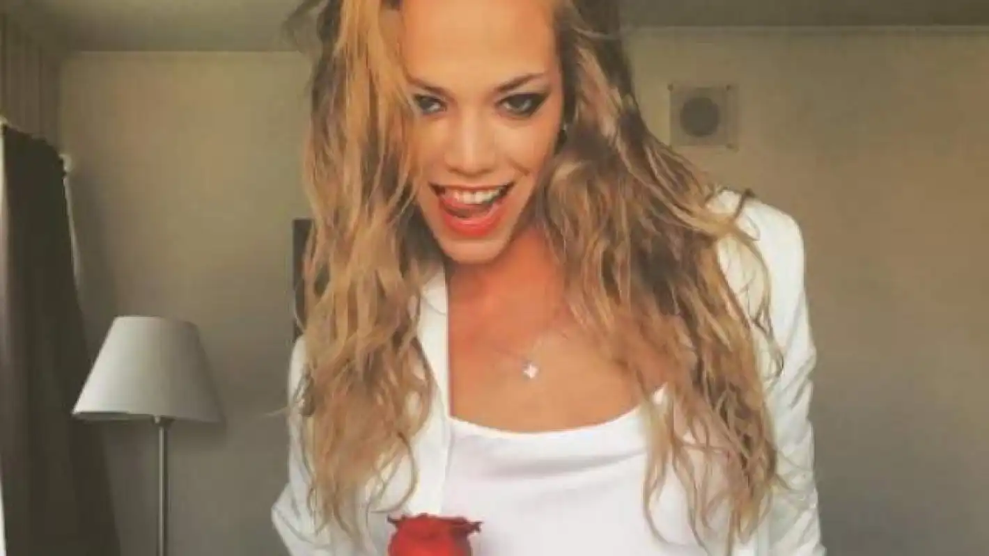 Потрес: Снежана Макавеева увисна с главата надолу над... Снимка