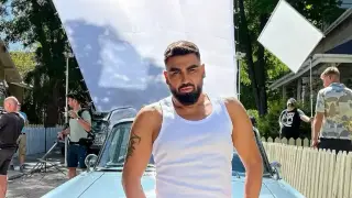 Азис показа гаджето Снимки