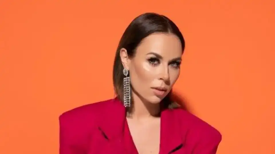 Певицата Маги Джанаварова е катастрофирала