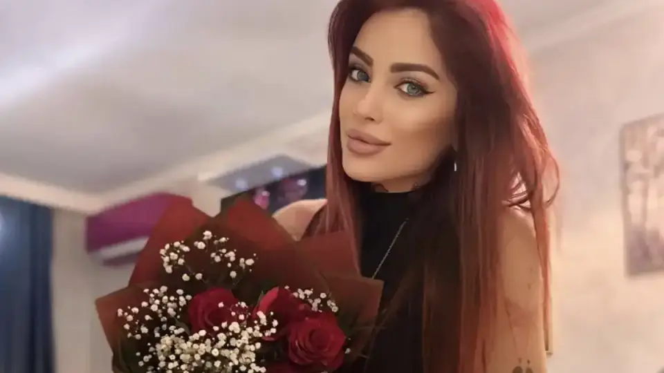 Излагация: Марешка Бардем се натряска до козирката, приятелка я крепи до дома й