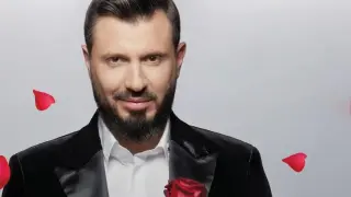 Мартин Елвиса се пусна с мистериозна дама и запали мрежата Снимки