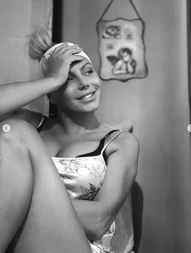 Камелия нагорещи мрежата и от кухнята.. вижте само какво прави Снимки