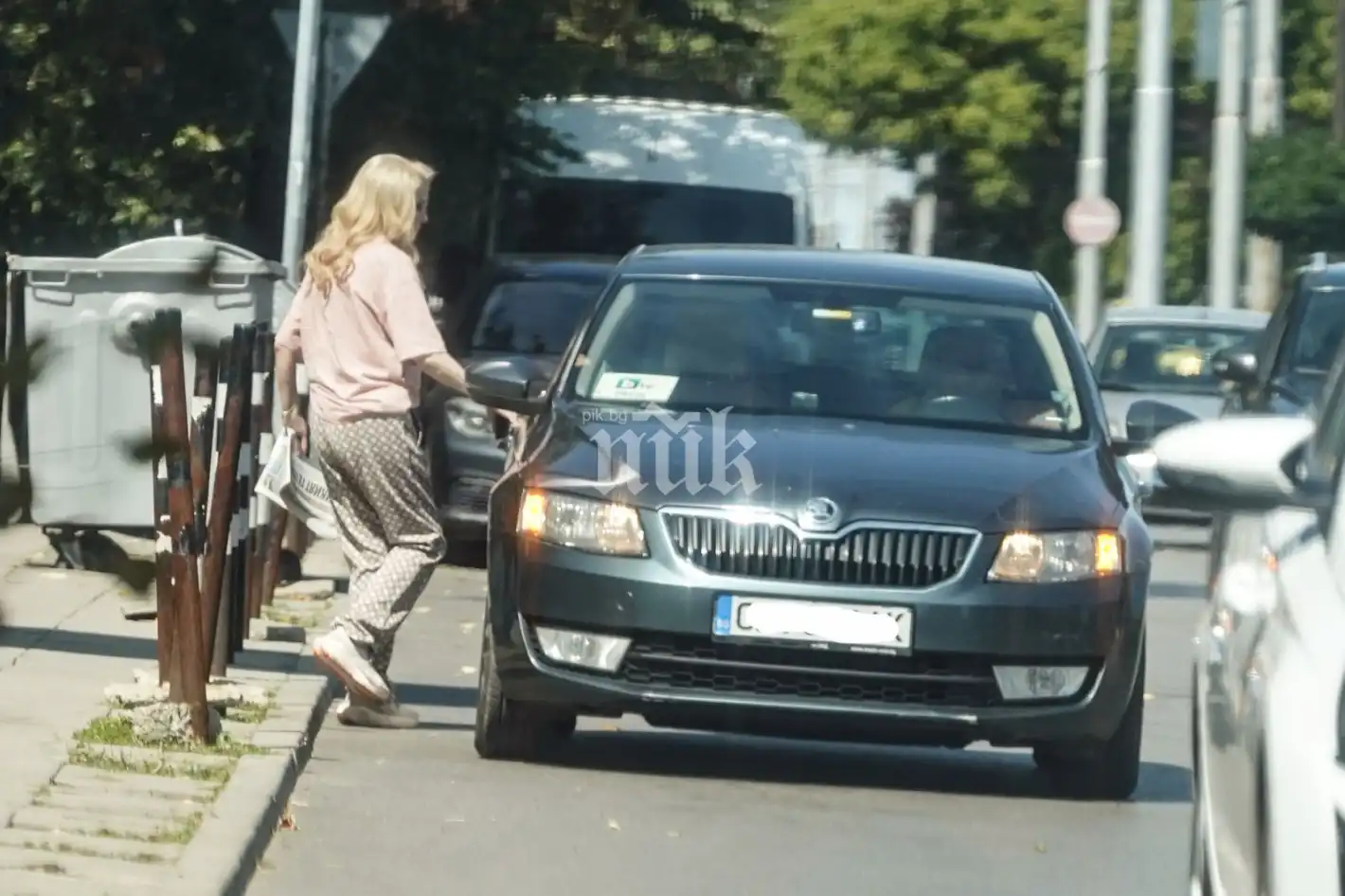 Венета Райкова вече е с личен шофьор от bTV Папарашки Снимки