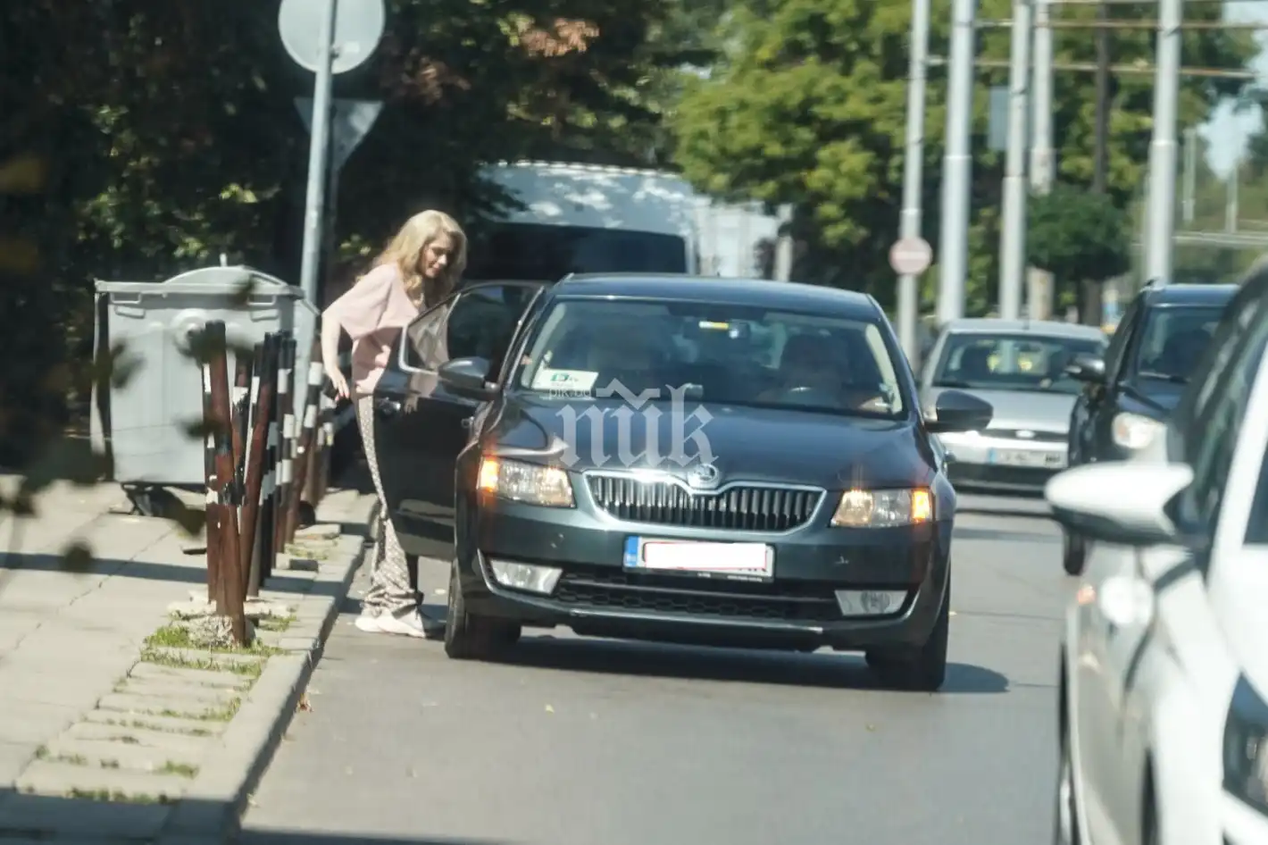 Венета Райкова вече е с личен шофьор от bTV Папарашки Снимки