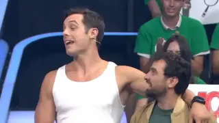 Филип Буков се изложи в ефир: Съблече се в ефир и си показа...