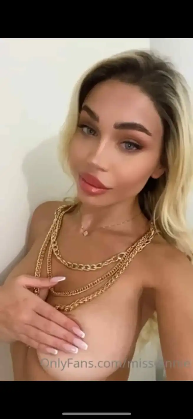 Горещо! Шермин от "Ергенът" с еротично видео в OnlyFans Снимки 18+