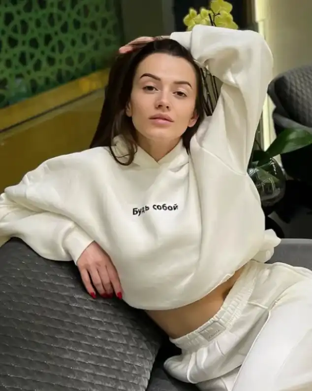 Дениз Хайрула се пусна без грим: Лъснаха й всички корекции