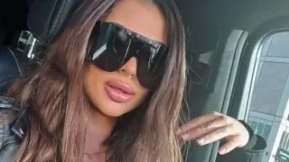 Скандалната силиконка Катрин Йорданова роди и кръсти бебето си...