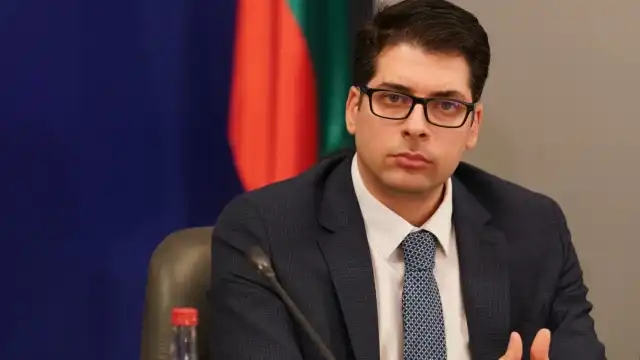 Една от най-красивите ни водещи бременна от вицепремиер Снимка