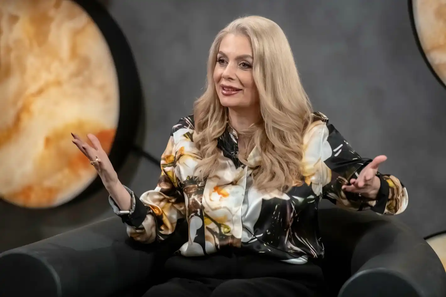 Венета Райкова болна, гаджето ѝ долетя от Дубай, за да се грижи за нея