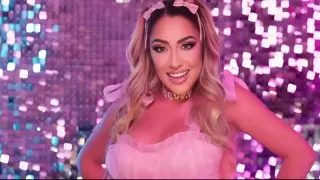 Чалга бомбата Роксана навърши 40 – и го отпразнува така, че София още ехти! Видео