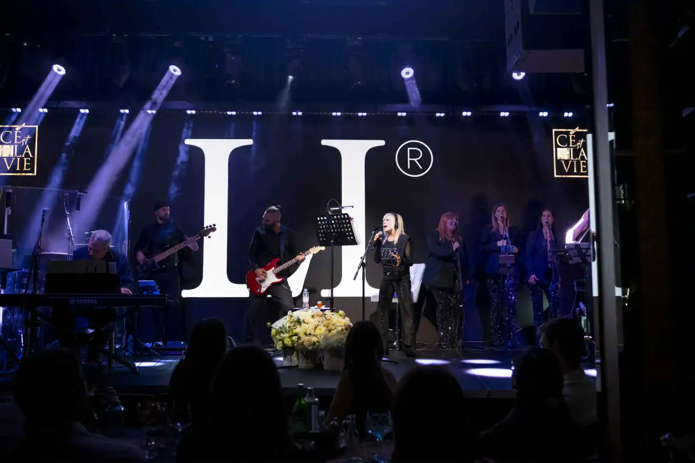 Лили Иванова събра над 500 души в столичен клуб с впечатляващо шоу