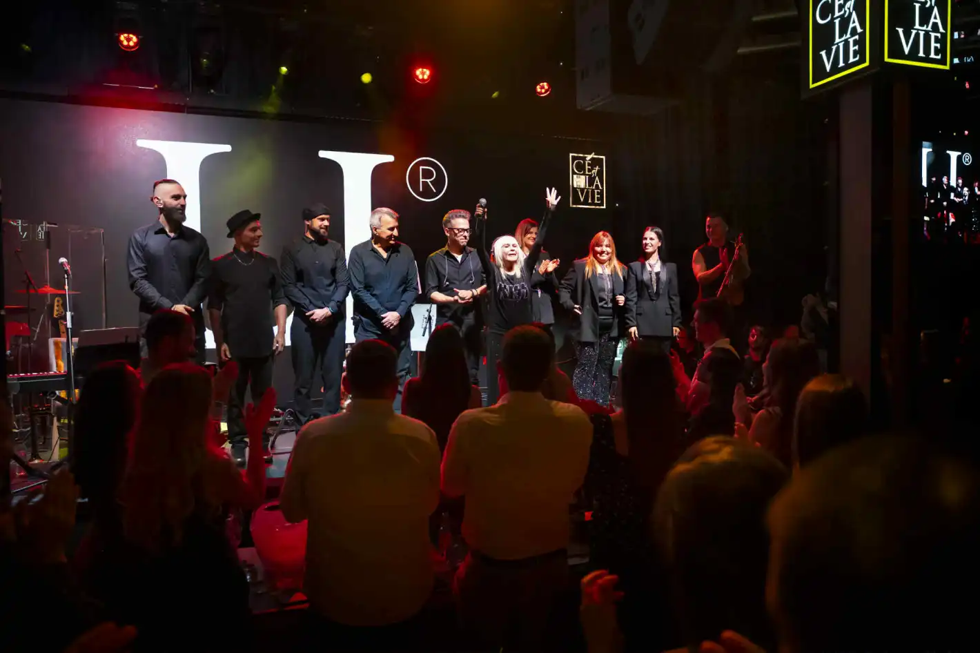 Лили Иванова събра над 500 души в столичен клуб с впечатляващо шоу