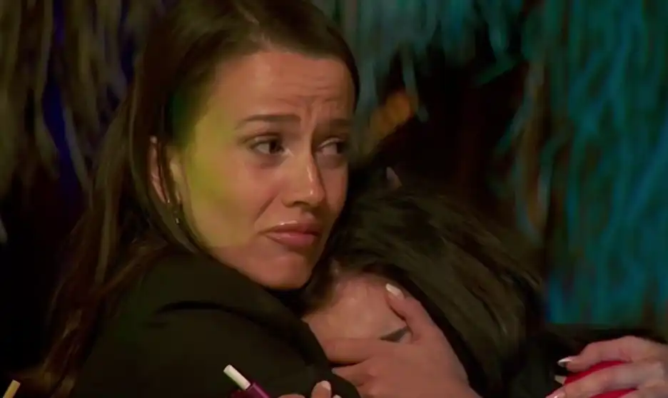 Хайде вън! Изританият бабаит от "Ергенът: Любов в рая" разпали мрежата