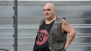 Фънки осакатя, кара с инвалиден стикер Видео