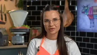 Тоби от "Хелс Китчън" се пусна без сутиен и нагорещи мрежата Снимка