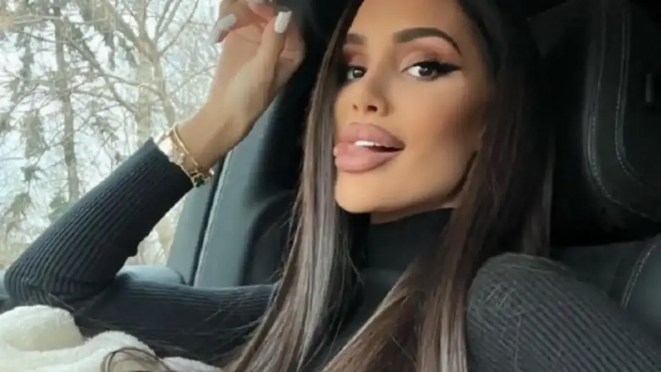 Бивша чалгаджийка захвърлена от милионер!