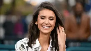 Нина Добрев показа пищен бюст и татуировка на Чъки – феновете кипят в мрежата Снимка