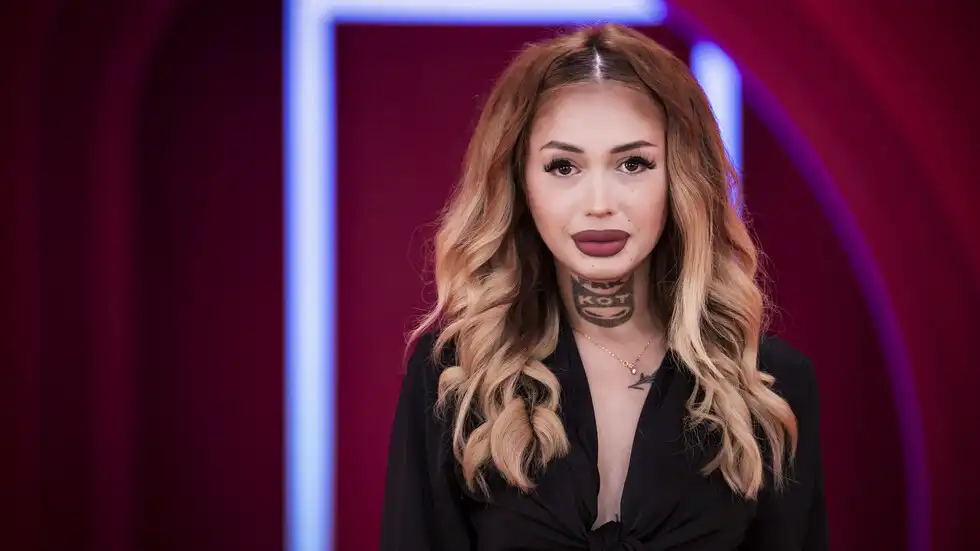 Бременната Стефани от "Биг Брадър" се сгоди в Дубай Снимки