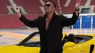 Коцето подкара возило с мощност... един кон! Видео