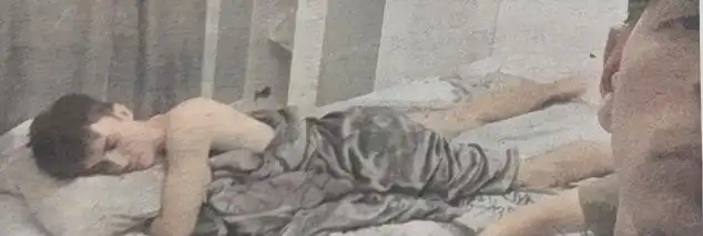 Сгащиха победителя в "Биг брадър" Давид гол с непознат мъж, има съмнения за гей оргия Снимка