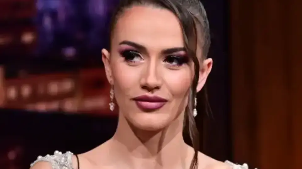 Ергенката Дениз подпали мрежата с прозрачно боди Снимки 18+