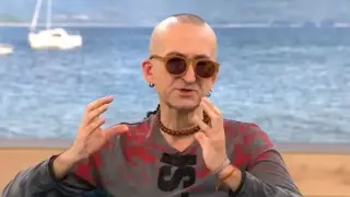 Странен пръстен на ръката на Дони озадачи зрителите на „Пееш или лъжеш“