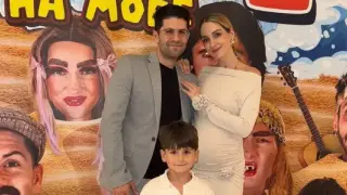 Бай Иван на червения килим: всички му се извиняват, никой не подарява