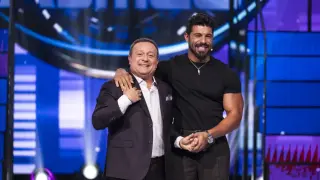 Потрес! Рачков се хвърли да целува бицепса на Фики в "Пееш или лъжеш" и...