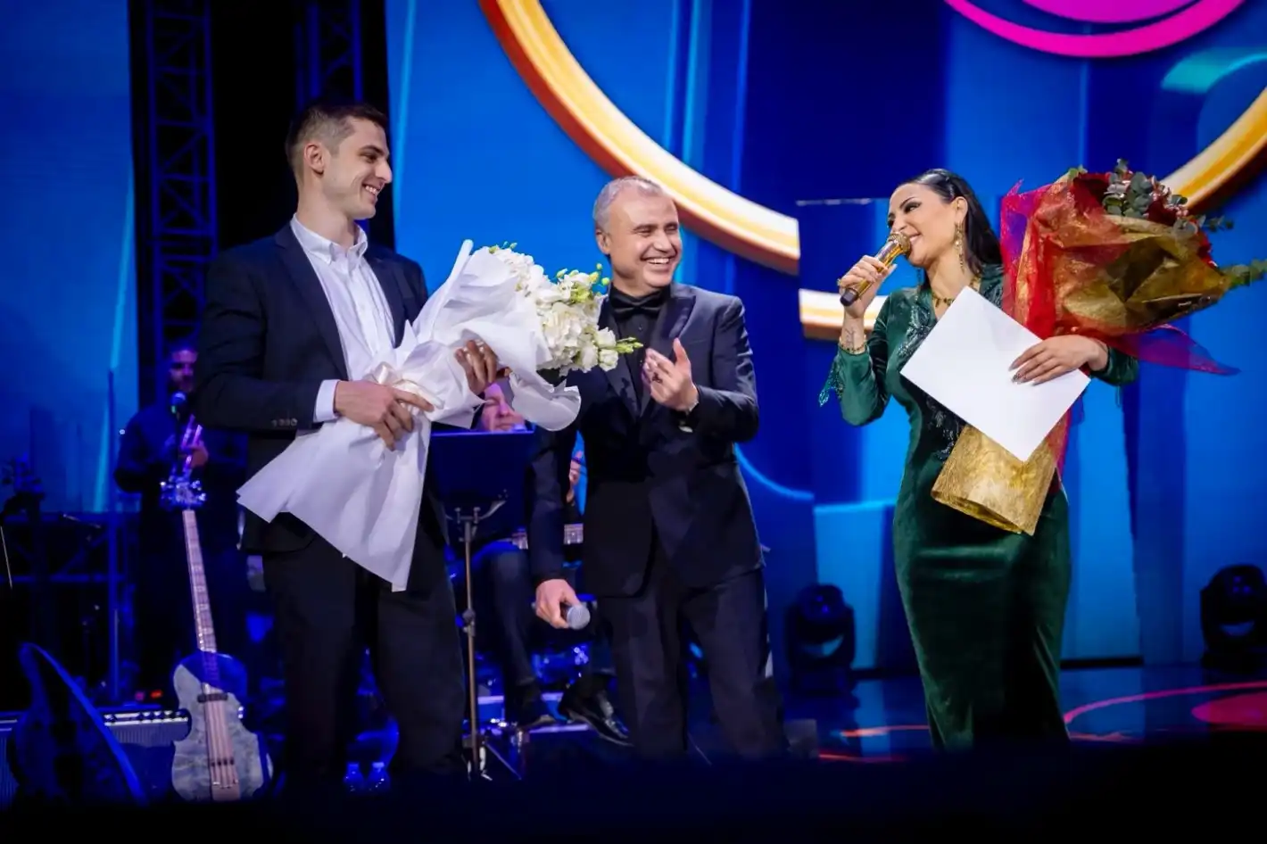 Фурор! Слави направи най-неочакваната изненада на Софи Маринова пред пълна Арена 8888 Видео