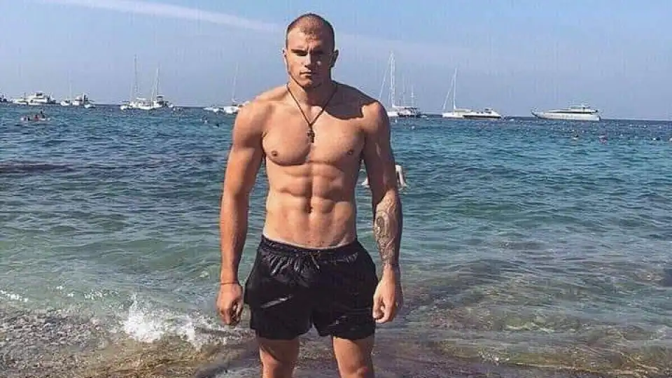 Скандалният Джан празнува раздялата с ергенка