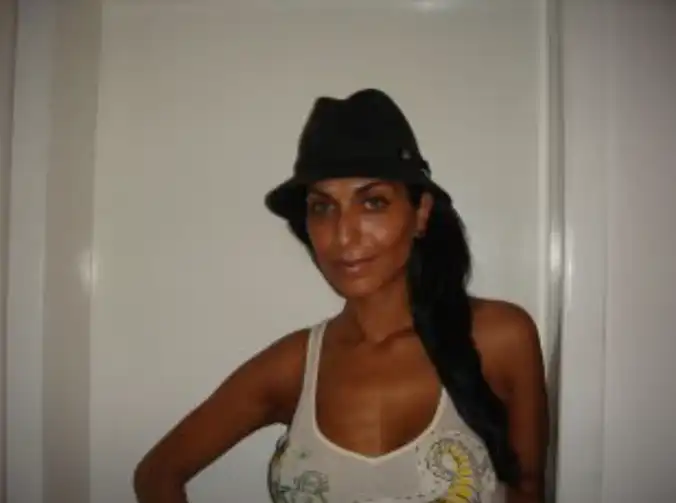 Бони отрече корекциите си, но старите ѝ Снимки я издадоха