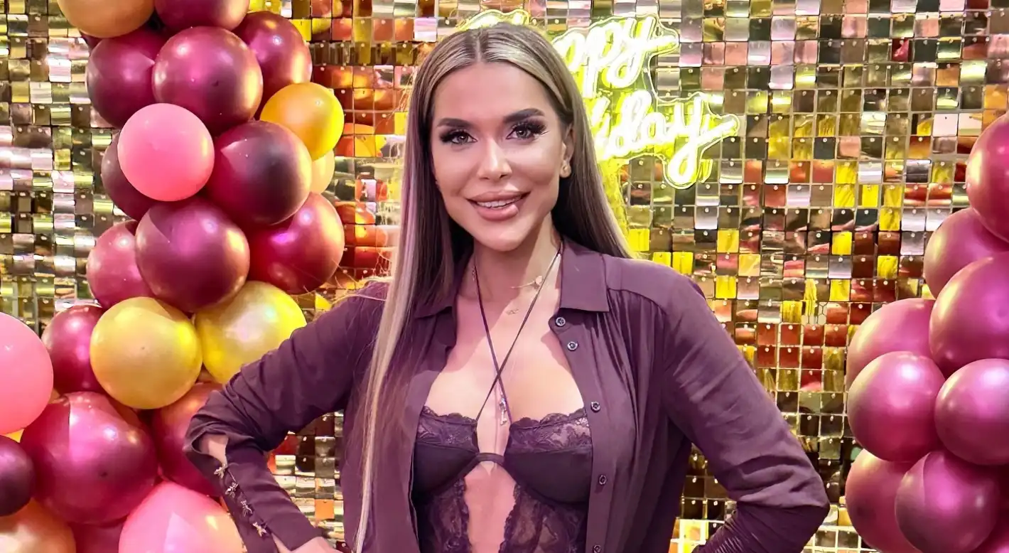 Бони отрече корекциите си, но старите ѝ Снимки я издадоха