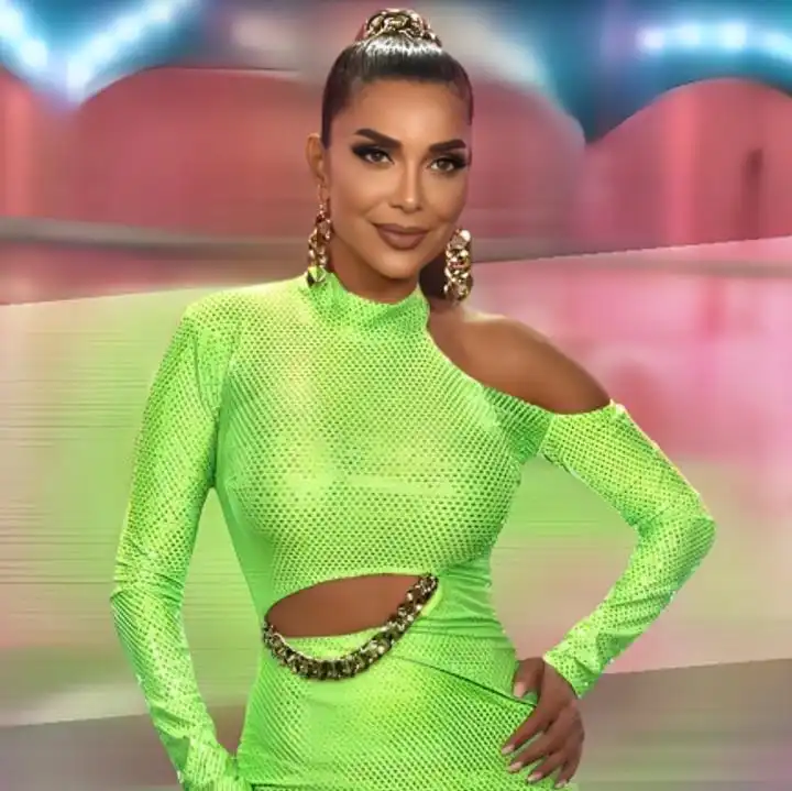 Бони отрече корекциите си, но старите ѝ Снимки я издадоха