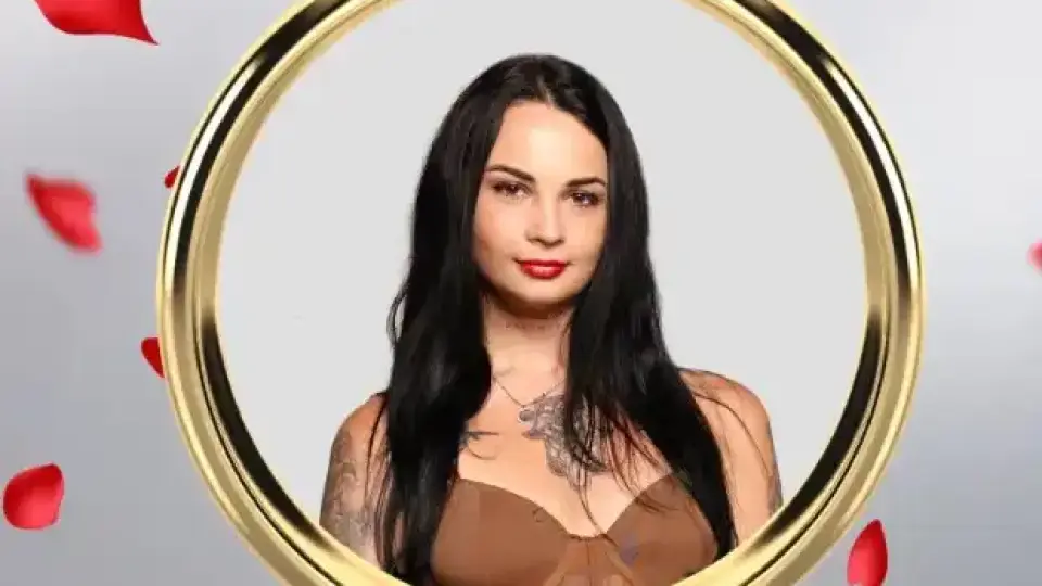 Скандална ергенка си показа дупето на Снимка 18+