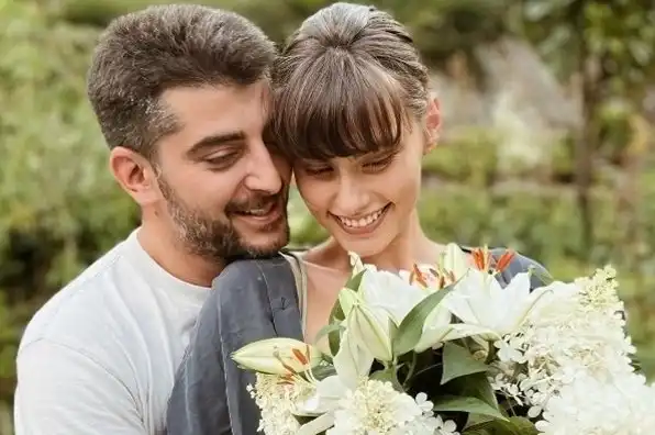 Сашо Кадиев изуми Ивелина с пръстен с диаманти точно преди Коледа Видео