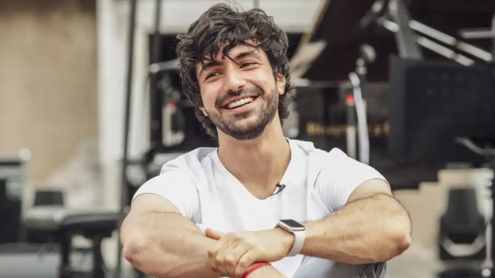 Ергенът Евгени проговори за прегръдката зад кулисите