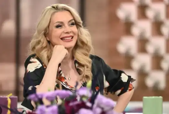 След bTV Венета Райкова стана бохем, хапва лека нощна закуска за 130 лева Снимки