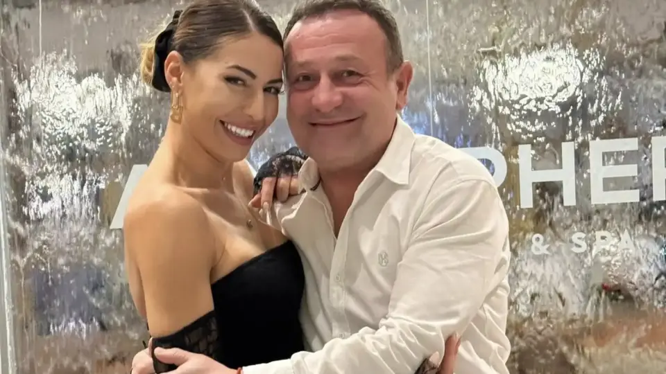 Виктория с първи думи след годежа с Рачков Снимки