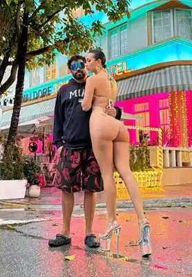 Азис накара Атижа да се разходи гола из улиците в Америка Снимки 18+