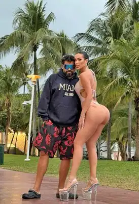 Азис накара Атижа да се разходи гола из улиците в Америка Снимки 18+