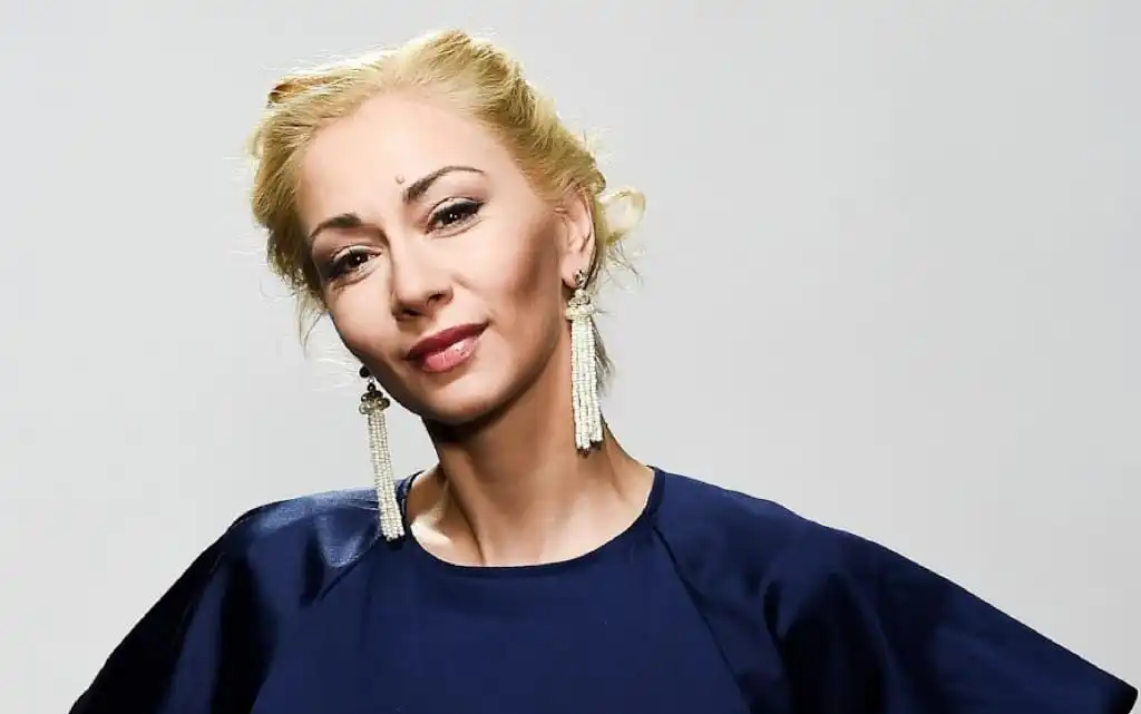 Нети с разтърсваща изповед: ето как се е запознала с биологичната си майка