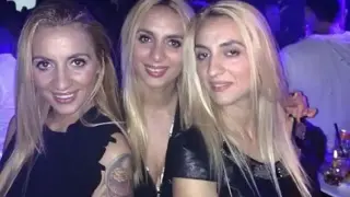 Не е за вярване! Тризначките се хвалят от Лондон с 10 000 лири от просия за Нова година