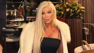 Андреа се пусна полугола от терасата, но пак прекали с фотошопа Снимка