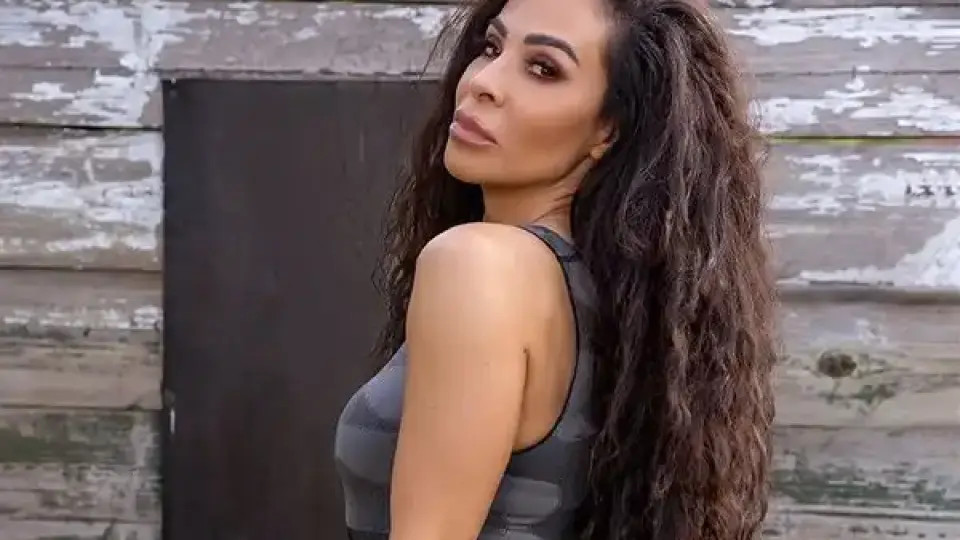 Зловещо: Присадиха нов пръст на Маги Сидерова Снимки