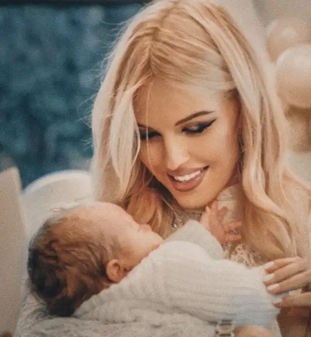 Щерката на Мартин Чой му доведе зет, а Натали Трифонова се... Снимки