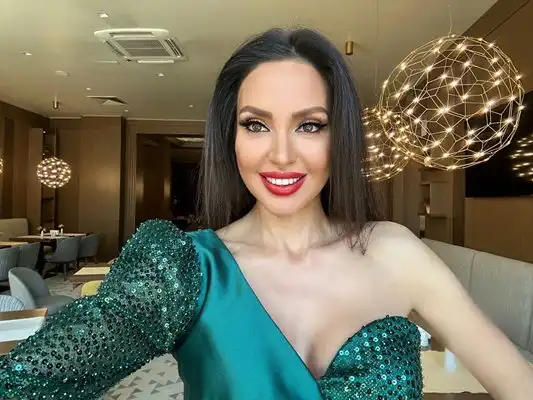 Миски и манекенки нарушиха мълчанието за файловете на Епстийн