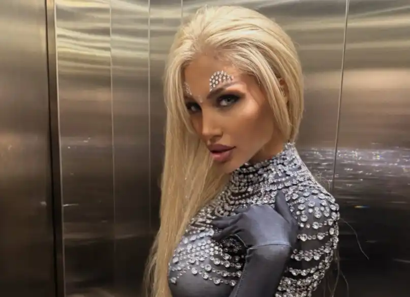 Джулиана Гани събра погледите на Копакабана с огромно деколте Снимки 18+