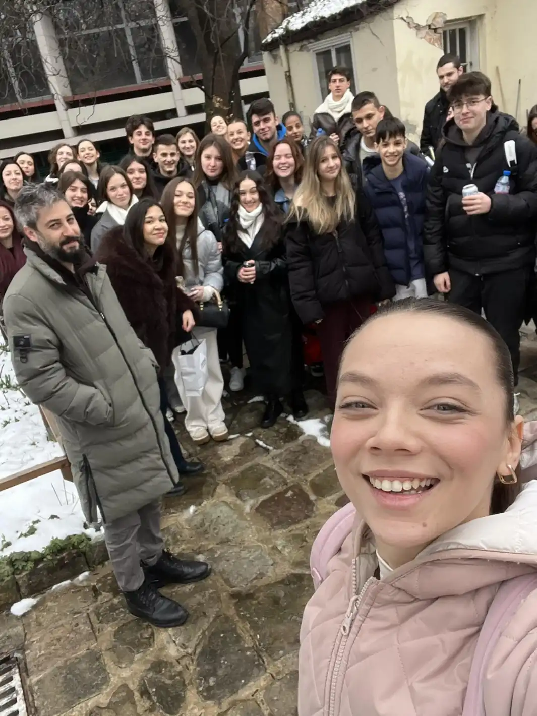 След прегряване в работата: Актрисата Нори и годеникът й реставрират караваната